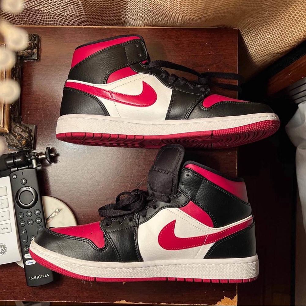 Air Jordan 1 Mid “Noble Red”